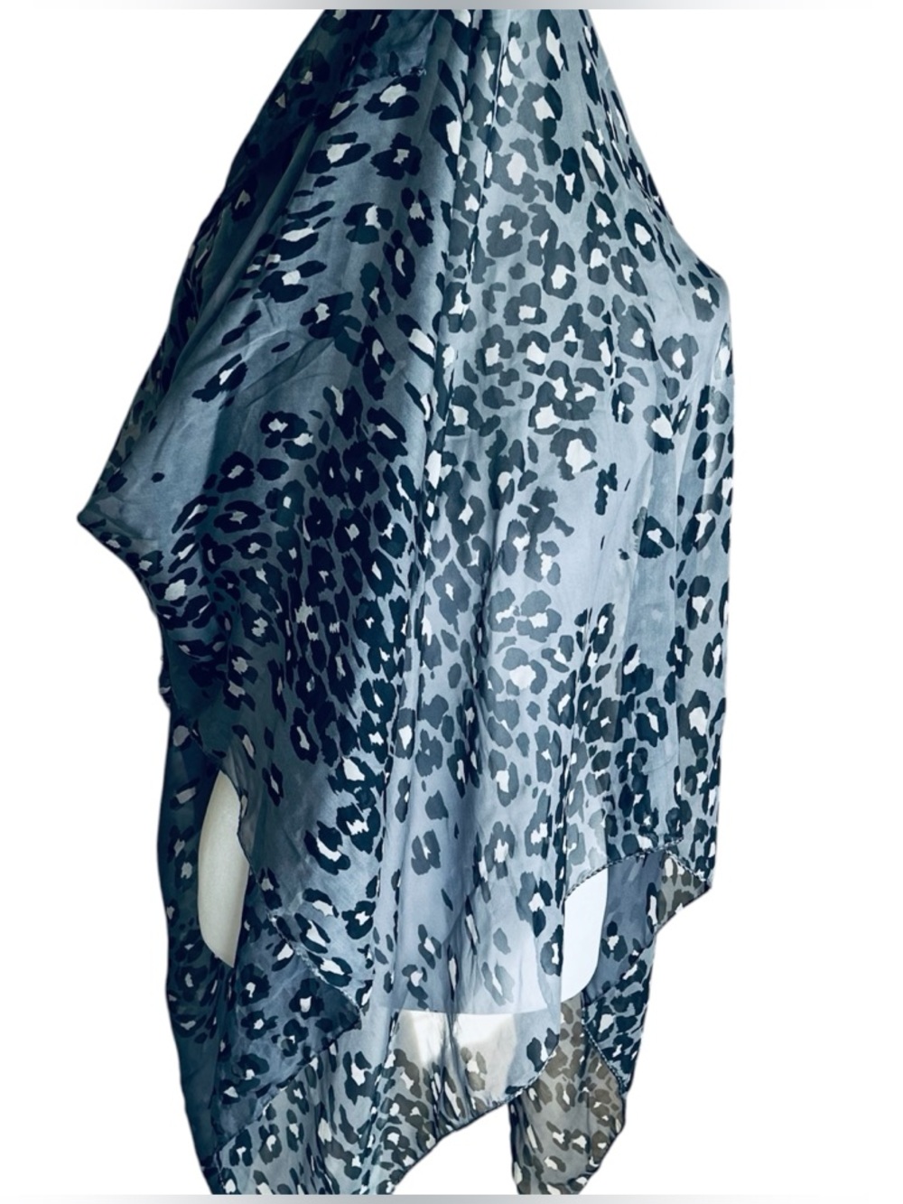 Helene Berman
London Ultra-
Lightweight 100% Silk
Leopard Scarf - Airy &
Chic